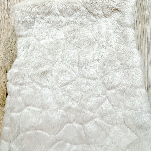 Chic Faux Fur Mayoral Vest- Little Girls Size 3!! - Picture 4 of 4